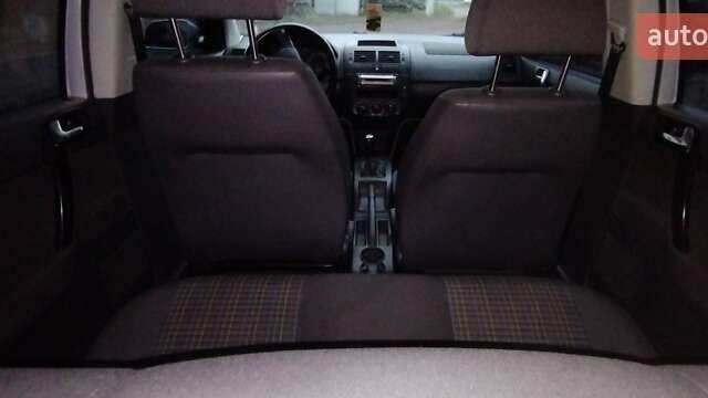 Серый Фольксваген Поло, объемом двигателя 1.4 л и пробегом 407 тыс. км за 5100 $, фото 4 на Automoto.ua