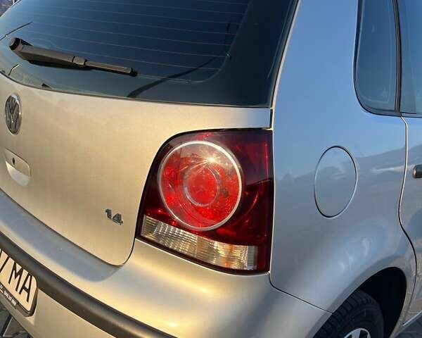 Серый Фольксваген Поло, объемом двигателя 1.4 л и пробегом 237 тыс. км за 4600 $, фото 70 на Automoto.ua