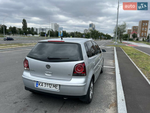 Сірий Фольксваген Поло, об'ємом двигуна 1.4 л та пробігом 193 тис. км за 5500 $, фото 3 на Automoto.ua