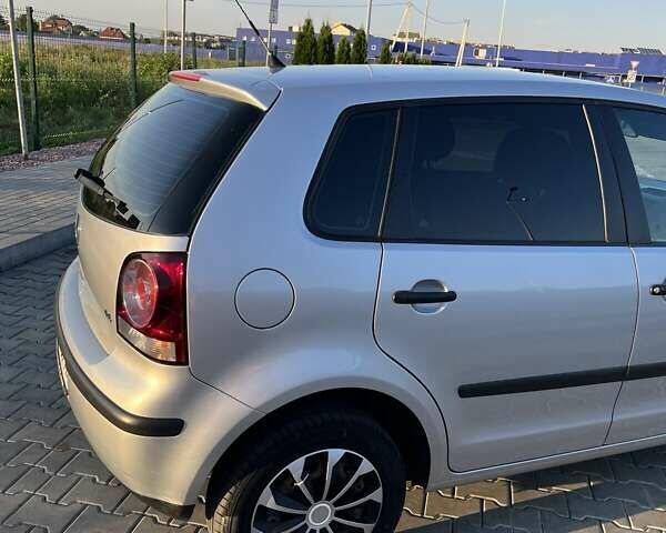 Серый Фольксваген Поло, объемом двигателя 1.4 л и пробегом 237 тыс. км за 4600 $, фото 87 на Automoto.ua