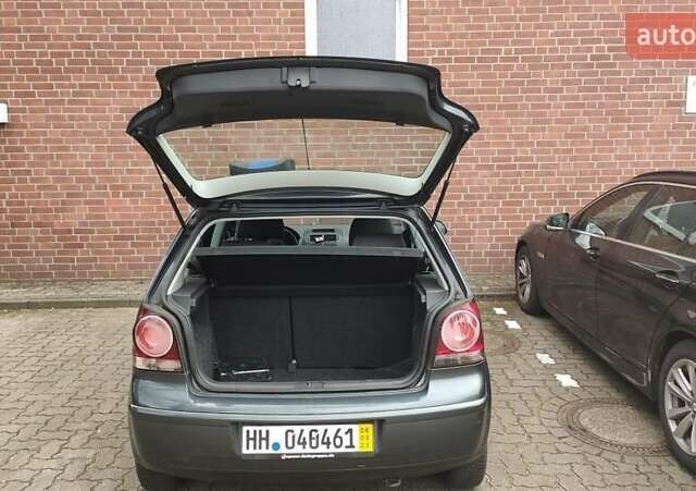 Серый Фольксваген Поло, объемом двигателя 1.2 л и пробегом 246 тыс. км за 4590 $, фото 8 на Automoto.ua