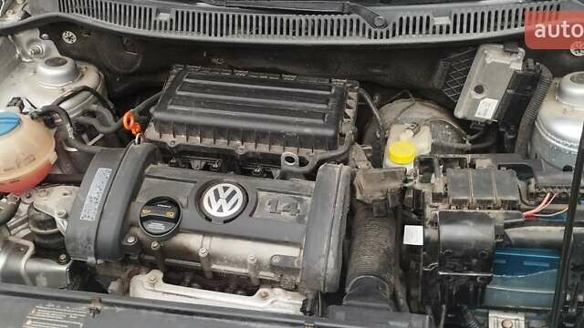 Серый Фольксваген Поло, объемом двигателя 1.4 л и пробегом 407 тыс. км за 5100 $, фото 16 на Automoto.ua