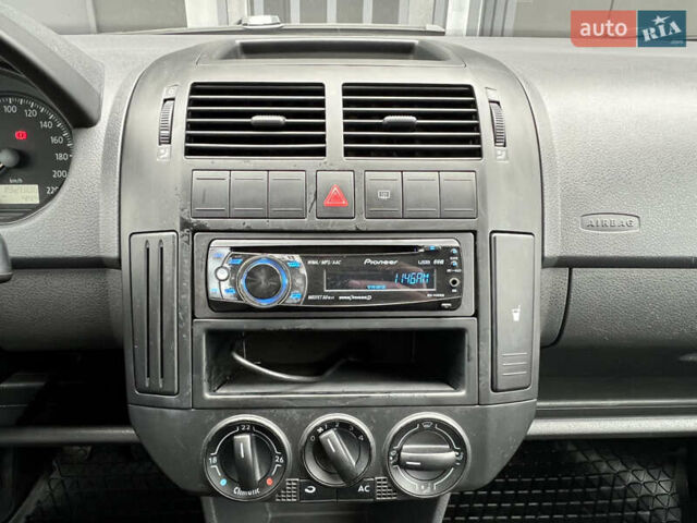 Серый Фольксваген Поло, объемом двигателя 1.4 л и пробегом 192 тыс. км за 5900 $, фото 17 на Automoto.ua