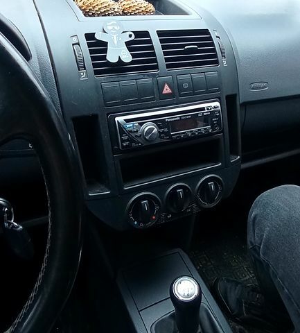 Серый Фольксваген Поло, объемом двигателя 1.2 л и пробегом 198 тыс. км за 3500 $, фото 1 на Automoto.ua