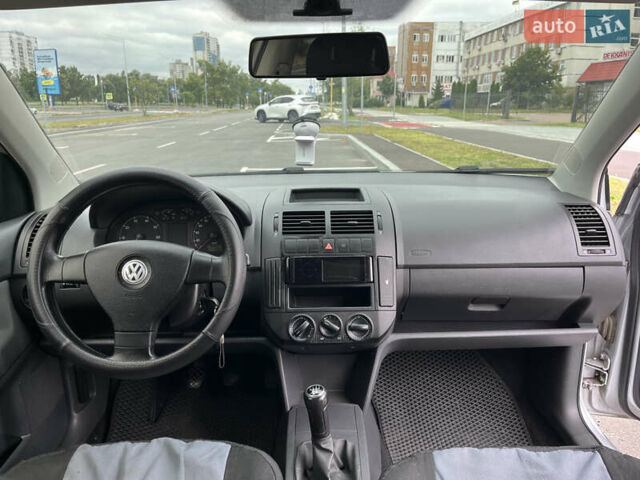 Сірий Фольксваген Поло, об'ємом двигуна 1.4 л та пробігом 193 тис. км за 5500 $, фото 12 на Automoto.ua