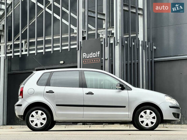 Серый Фольксваген Поло, объемом двигателя 1.4 л и пробегом 192 тыс. км за 5900 $, фото 4 на Automoto.ua