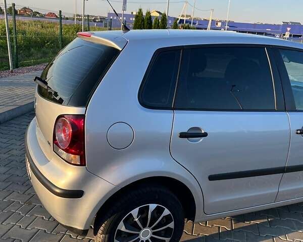 Серый Фольксваген Поло, объемом двигателя 1.4 л и пробегом 237 тыс. км за 4600 $, фото 28 на Automoto.ua