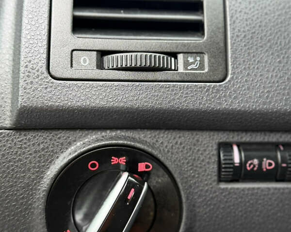 Серый Фольксваген Поло, объемом двигателя 1.39 л и пробегом 153 тыс. км за 3999 $, фото 16 на Automoto.ua