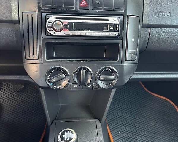 Серый Фольксваген Поло, объемом двигателя 1.4 л и пробегом 237 тыс. км за 4600 $, фото 48 на Automoto.ua