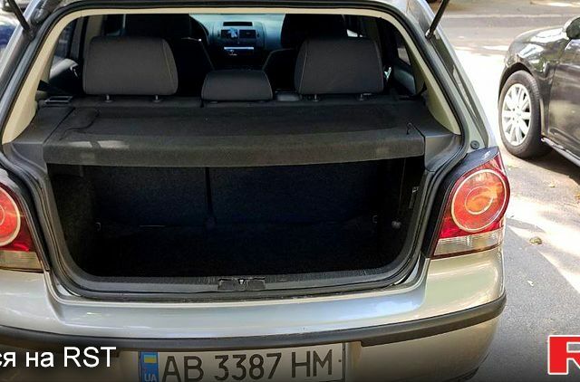 Серый Фольксваген Поло, объемом двигателя 1.2 л и пробегом 198 тыс. км за 3500 $, фото 7 на Automoto.ua