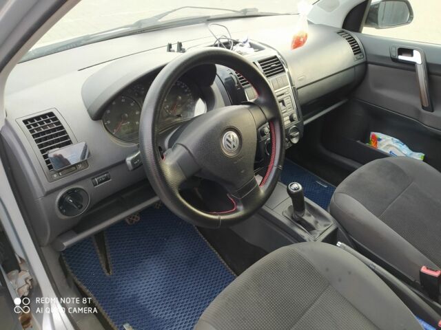 Серый Фольксваген Поло, объемом двигателя 1.2 л и пробегом 290 тыс. км за 4000 $, фото 6 на Automoto.ua