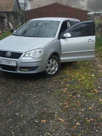 Серый Фольксваген Поло, объемом двигателя 1.4 л и пробегом 407 тыс. км за 5100 $, фото 1 на Automoto.ua