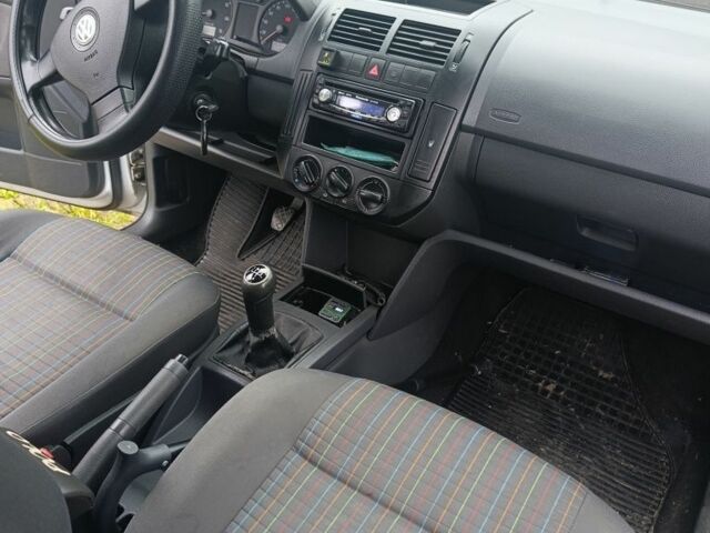 Серый Фольксваген Поло, объемом двигателя 1.4 л и пробегом 267 тыс. км за 4200 $, фото 1 на Automoto.ua