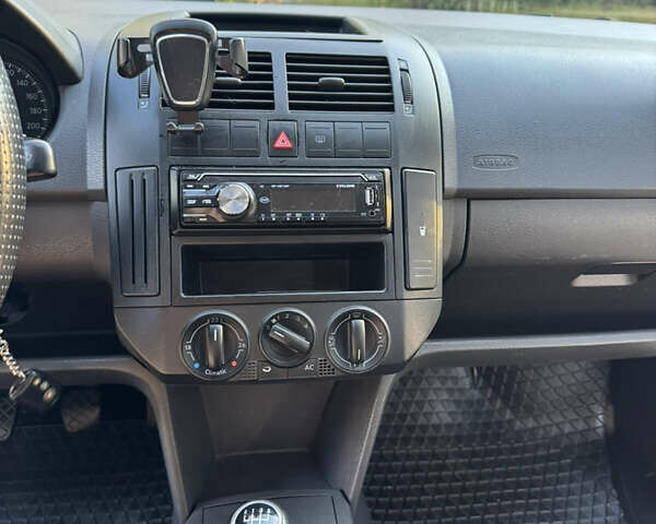 Серый Фольксваген Поло, объемом двигателя 1.39 л и пробегом 280 тыс. км за 5300 $, фото 11 на Automoto.ua