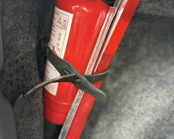 Серый Фольксваген Поло, объемом двигателя 1.39 л и пробегом 153 тыс. км за 3999 $, фото 32 на Automoto.ua