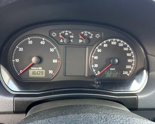 Серый Фольксваген Поло, объемом двигателя 1.4 л и пробегом 237 тыс. км за 4600 $, фото 61 на Automoto.ua