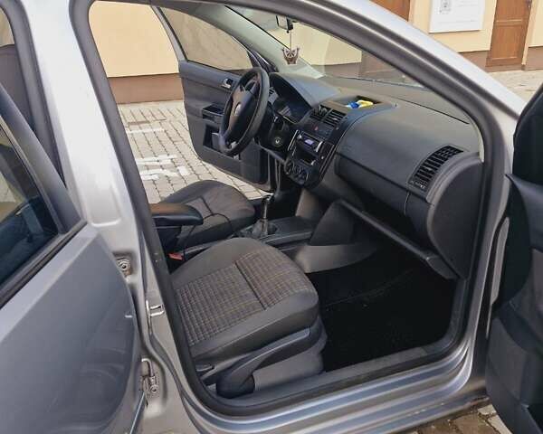 Серый Фольксваген Поло, объемом двигателя 1.4 л и пробегом 217 тыс. км за 5999 $, фото 25 на Automoto.ua