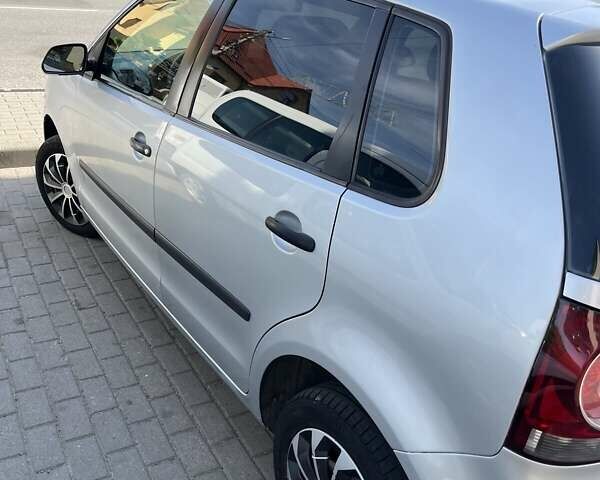 Серый Фольксваген Поло, объемом двигателя 1.4 л и пробегом 237 тыс. км за 4600 $, фото 92 на Automoto.ua