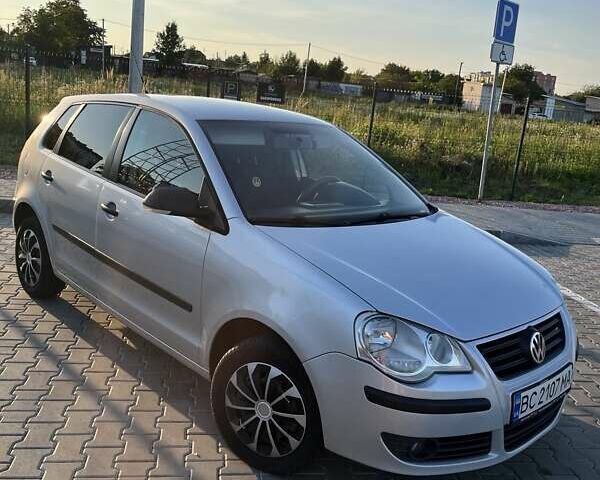 Серый Фольксваген Поло, объемом двигателя 1.4 л и пробегом 237 тыс. км за 4600 $, фото 77 на Automoto.ua