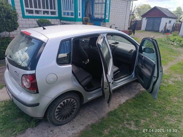 Серый Фольксваген Поло, объемом двигателя 1.2 л и пробегом 216 тыс. км за 4500 $, фото 1 на Automoto.ua