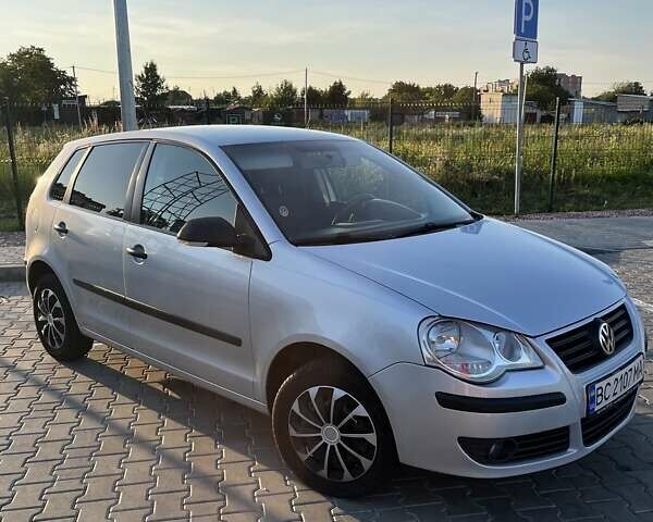 Серый Фольксваген Поло, объемом двигателя 1.4 л и пробегом 237 тыс. км за 4600 $, фото 78 на Automoto.ua