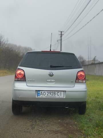 Серый Фольксваген Поло, объемом двигателя 1.4 л и пробегом 407 тыс. км за 5100 $, фото 7 на Automoto.ua