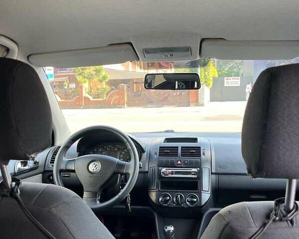 Серый Фольксваген Поло, объемом двигателя 1.4 л и пробегом 237 тыс. км за 4600 $, фото 72 на Automoto.ua