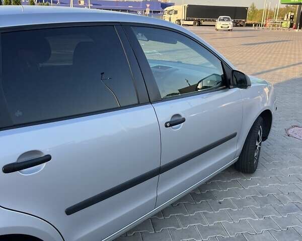 Серый Фольксваген Поло, объемом двигателя 1.4 л и пробегом 237 тыс. км за 4600 $, фото 89 на Automoto.ua