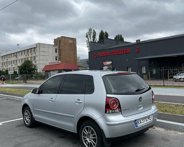 Сірий Фольксваген Поло, об'ємом двигуна 1.4 л та пробігом 193 тис. км за 5500 $, фото 2 на Automoto.ua