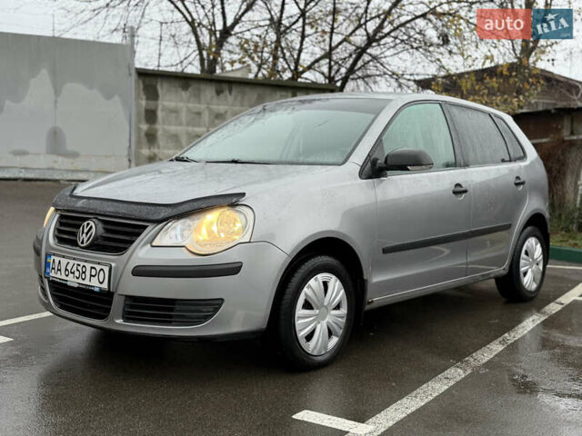 Серый Фольксваген Поло, объемом двигателя 1.39 л и пробегом 153 тыс. км за 3999 $, фото 2 на Automoto.ua