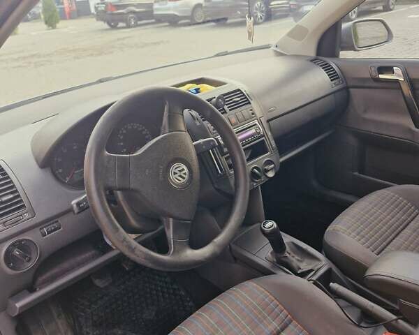 Серый Фольксваген Поло, объемом двигателя 1.4 л и пробегом 217 тыс. км за 5999 $, фото 16 на Automoto.ua