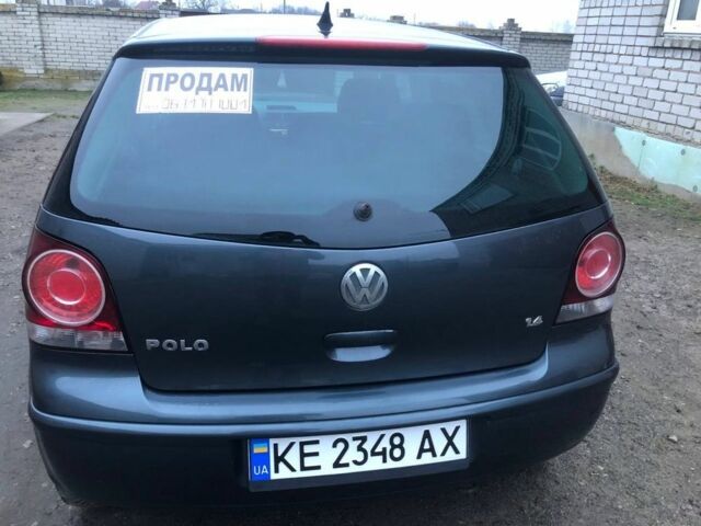 Серый Фольксваген Поло, объемом двигателя 1.4 л и пробегом 256 тыс. км за 5500 $, фото 3 на Automoto.ua