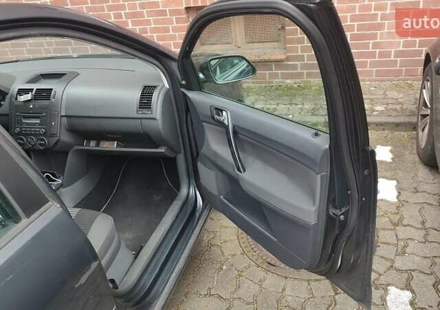 Серый Фольксваген Поло, объемом двигателя 1.2 л и пробегом 246 тыс. км за 4590 $, фото 11 на Automoto.ua