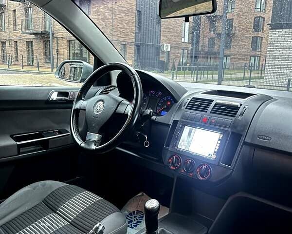 Серый Фольксваген Поло, объемом двигателя 1.39 л и пробегом 156 тыс. км за 4700 $, фото 6 на Automoto.ua