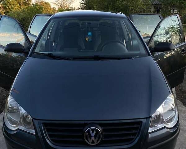 Серый Фольксваген Поло, объемом двигателя 1.42 л и пробегом 211 тыс. км за 5500 $, фото 7 на Automoto.ua