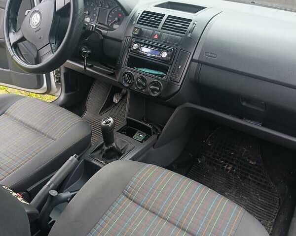 Сірий Фольксваген Поло, об'ємом двигуна 1.39 л та пробігом 267 тис. км за 4200 $, фото 2 на Automoto.ua