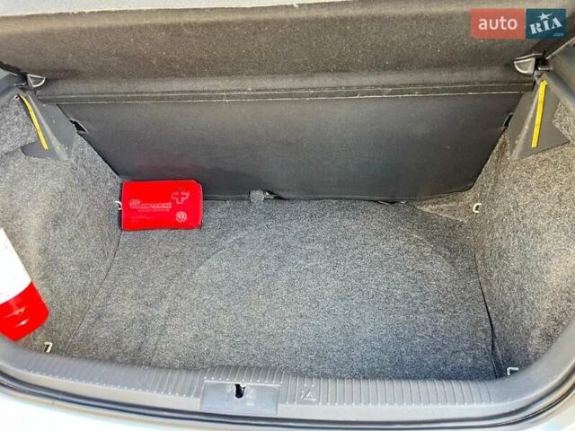 Серый Фольксваген Поло, объемом двигателя 1.4 л и пробегом 237 тыс. км за 4600 $, фото 65 на Automoto.ua