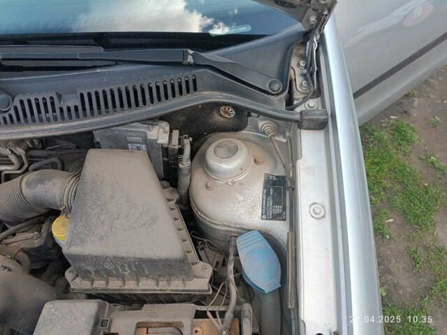 Серый Фольксваген Поло, объемом двигателя 1.2 л и пробегом 216 тыс. км за 4500 $, фото 7 на Automoto.ua