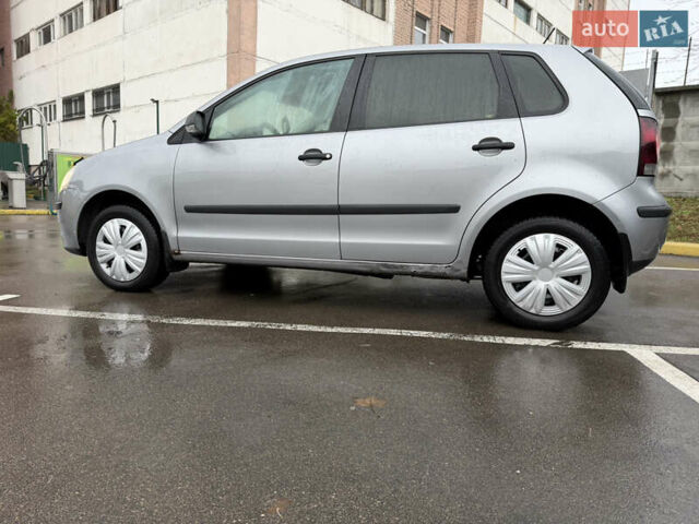 Серый Фольксваген Поло, объемом двигателя 1.39 л и пробегом 153 тыс. км за 3999 $, фото 4 на Automoto.ua