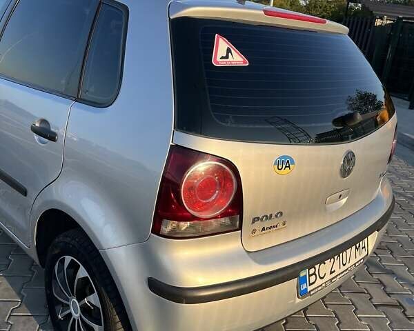 Серый Фольксваген Поло, объемом двигателя 1.4 л и пробегом 237 тыс. км за 4600 $, фото 84 на Automoto.ua