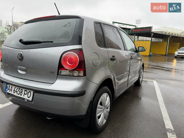 Серый Фольксваген Поло, объемом двигателя 1.39 л и пробегом 153 тыс. км за 3999 $, фото 3 на Automoto.ua