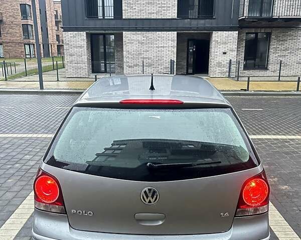 Серый Фольксваген Поло, объемом двигателя 1.39 л и пробегом 156 тыс. км за 4700 $, фото 7 на Automoto.ua