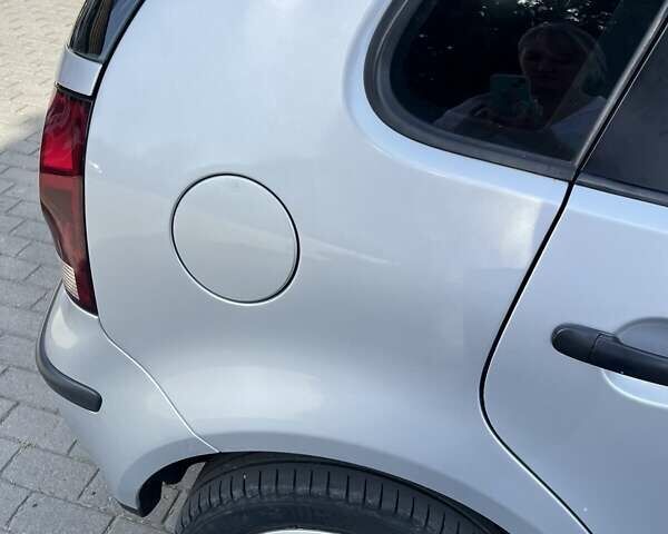 Серый Фольксваген Поло, объемом двигателя 1.4 л и пробегом 237 тыс. км за 4600 $, фото 94 на Automoto.ua