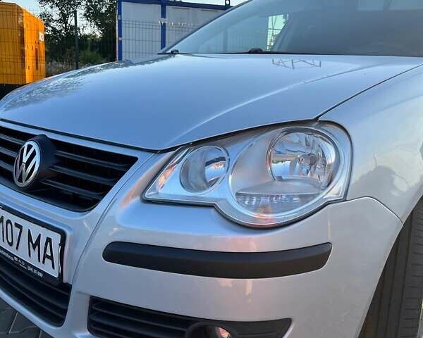 Серый Фольксваген Поло, объемом двигателя 1.4 л и пробегом 237 тыс. км за 4600 $, фото 1 на Automoto.ua