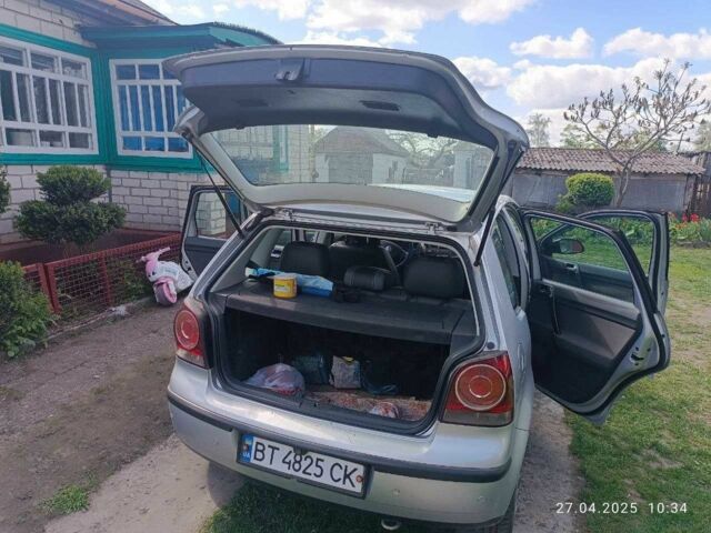 Серый Фольксваген Поло, объемом двигателя 1.2 л и пробегом 216 тыс. км за 4500 $, фото 2 на Automoto.ua