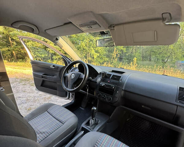 Серый Фольксваген Поло, объемом двигателя 1.39 л и пробегом 280 тыс. км за 5300 $, фото 7 на Automoto.ua