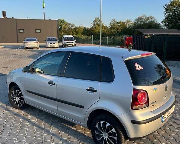 Серый Фольксваген Поло, объемом двигателя 1.4 л и пробегом 237 тыс. км за 4600 $, фото 2 на Automoto.ua