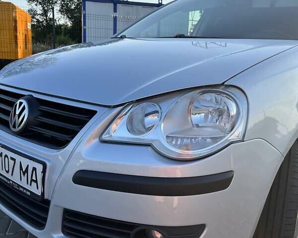 Серый Фольксваген Поло, объемом двигателя 1.4 л и пробегом 237 тыс. км за 4600 $, фото 80 на Automoto.ua