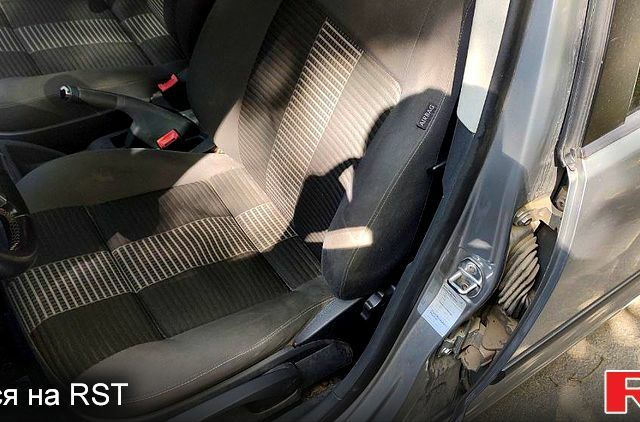 Серый Фольксваген Поло, объемом двигателя 1.2 л и пробегом 198 тыс. км за 3500 $, фото 6 на Automoto.ua