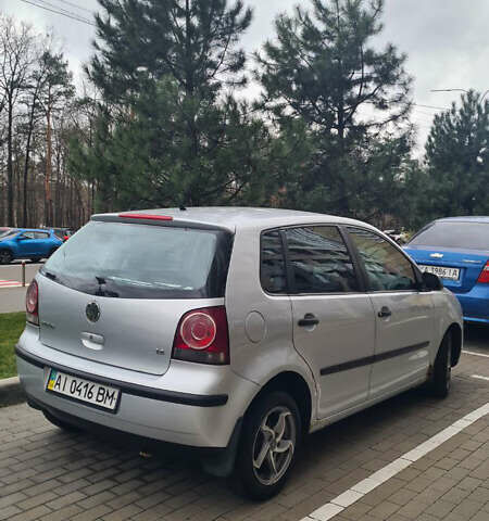 Серый Фольксваген Поло, объемом двигателя 1.4 л и пробегом 289 тыс. км за 5000 $, фото 1 на Automoto.ua